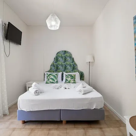 M4 בית הארחה 3*